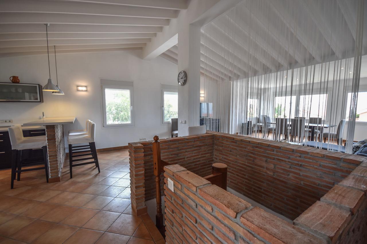 In The Second Line, Modern Beachfront Holiday Home In Costabella, Marbella Exterior photo